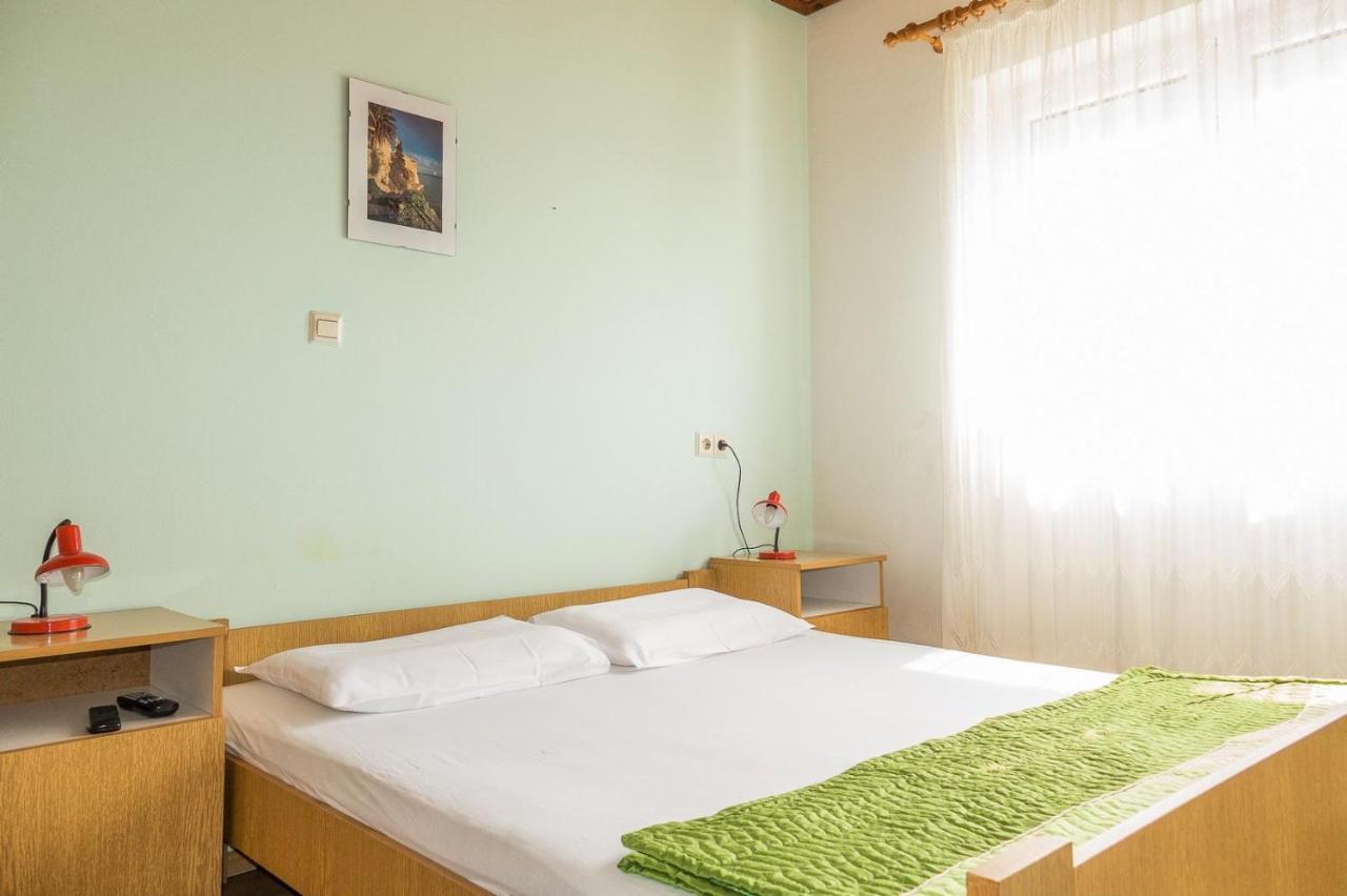 Apartments Pahljina Palit Luaran gambar